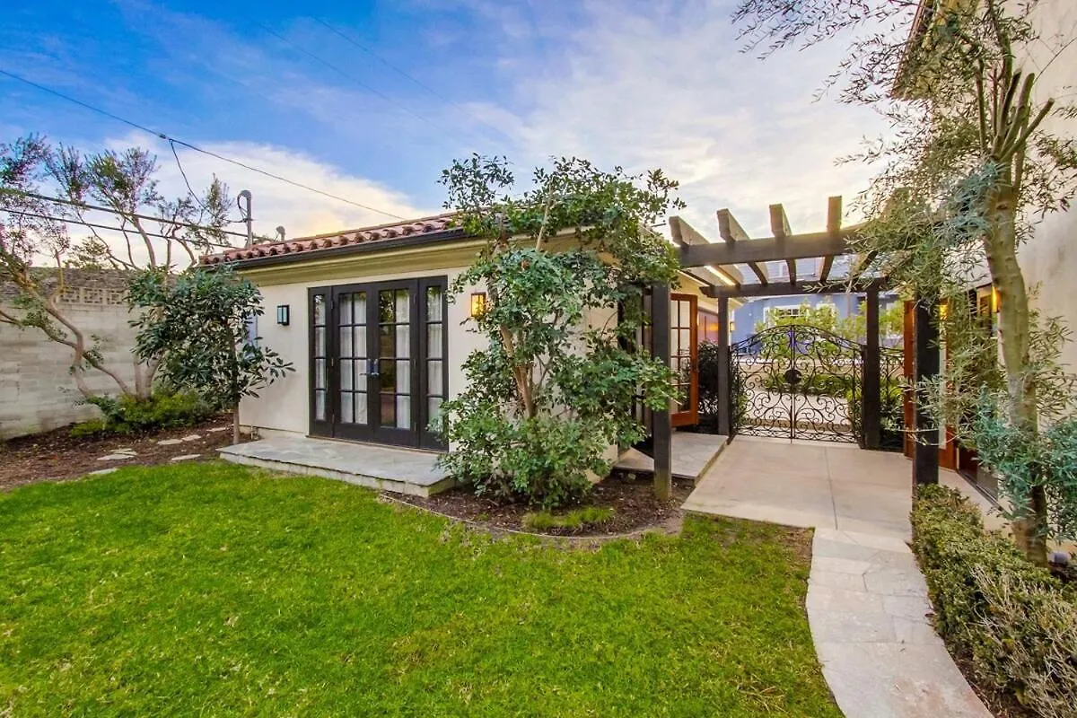 Mediterranean Beauty With Rooftop Deck And Views