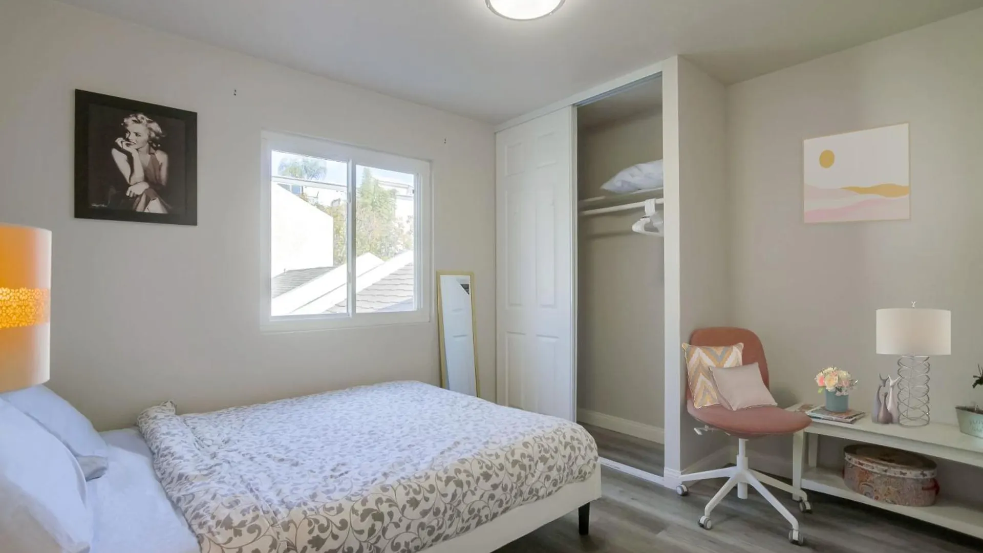 Entire Spacious 4-bedroom House W Free Pool Access, Garage & Parking In Prime Location Holiday home *