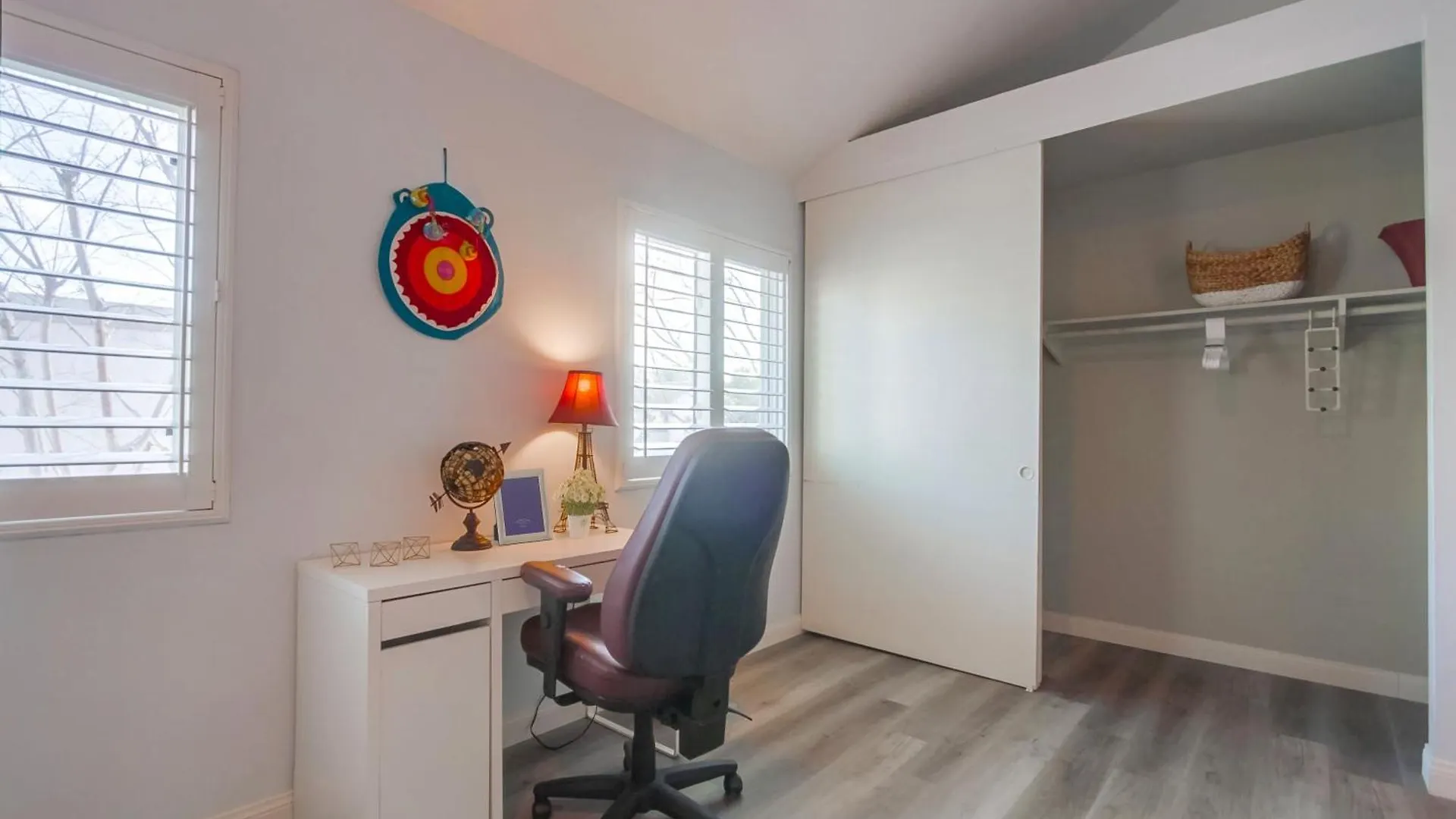 Entire Spacious 4-bedroom House W Free Pool Access, Garage & Parking In Prime Location Holiday home