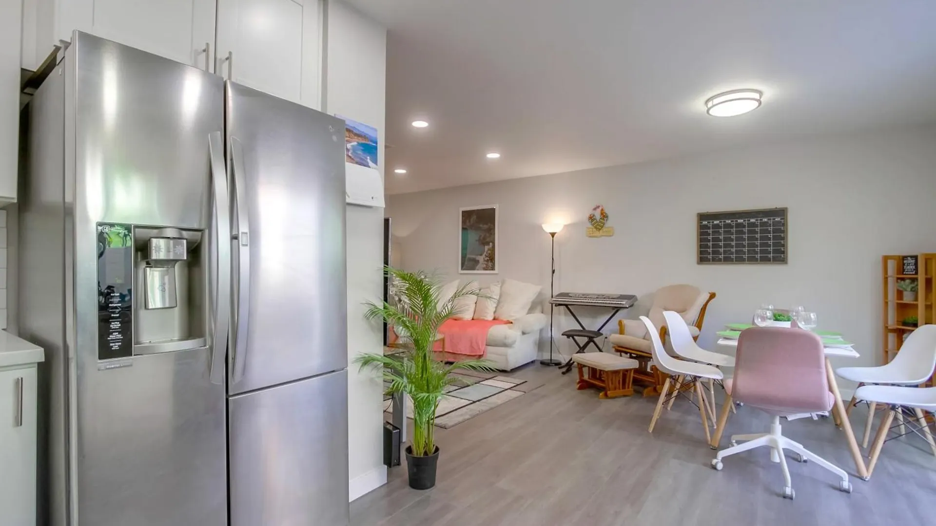 Entire Spacious 4-bedroom House W Free Pool Access, Garage & Parking In Prime Location Holiday home San Diego