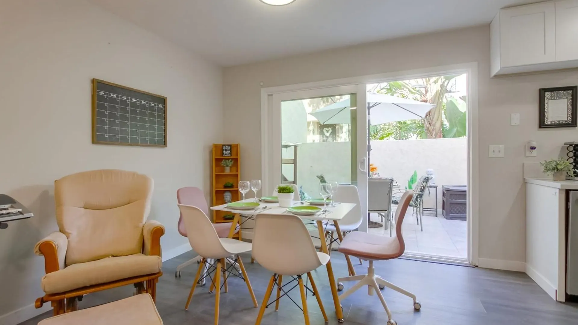Entire Spacious 4-bedroom House W Free Pool Access, Garage & Parking In Prime Location San Diego