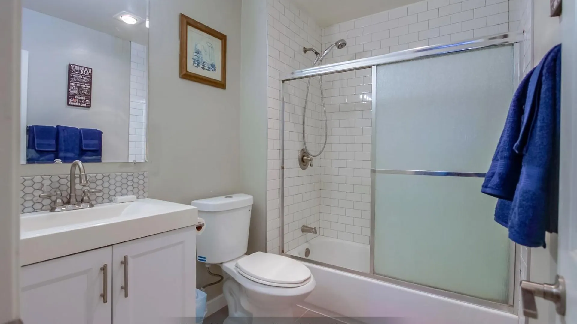 Entire Spacious 4-bedroom House W Free Pool Access, Garage & Parking In Prime Location * San Diego