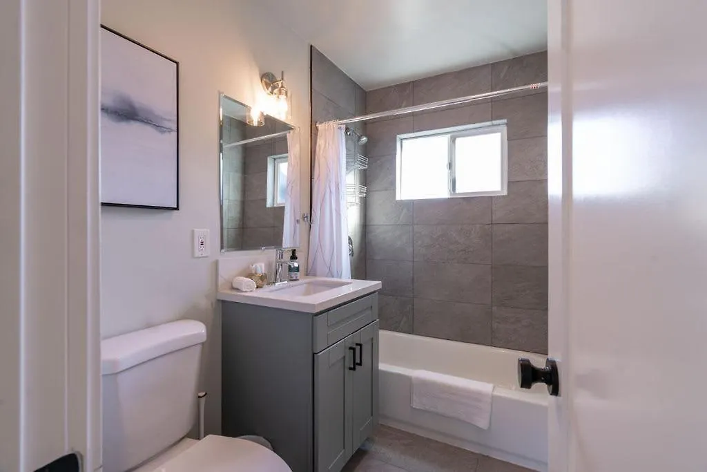 Holiday home Modern Haven Newly Remodeled