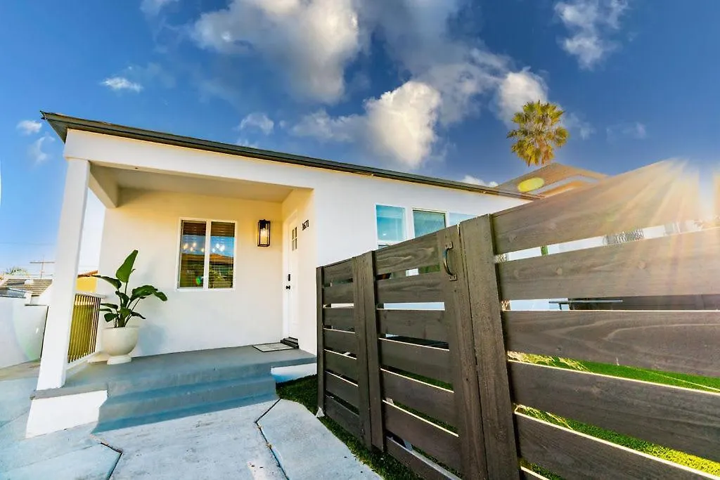 Modern Haven Newly Remodeled *
