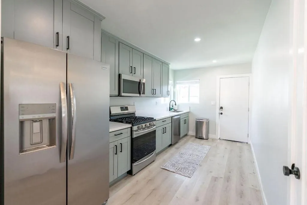 Modern Haven Newly Remodeled Holiday home