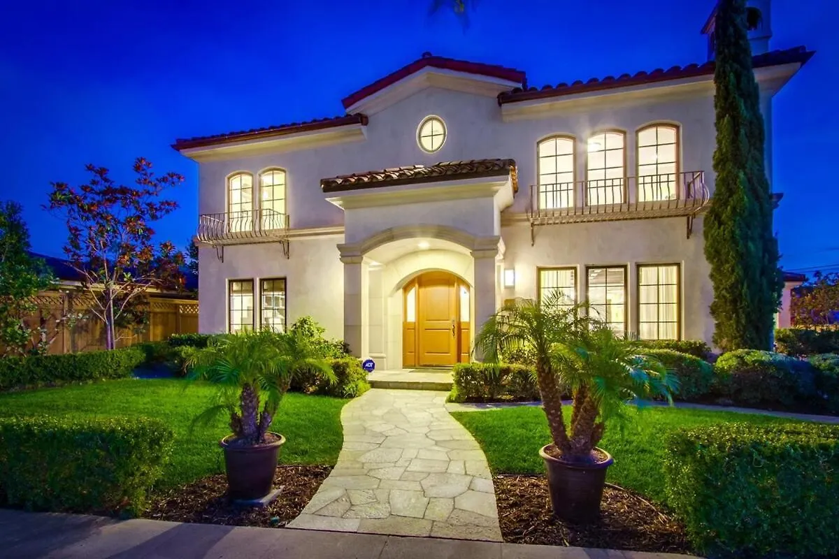 Mediterranean Beauty With Rooftop Deck And Views