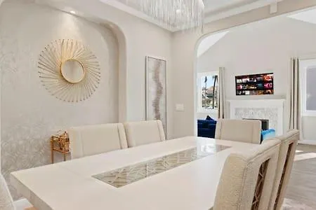 Champagne Taste Luxury In Hillcrest *