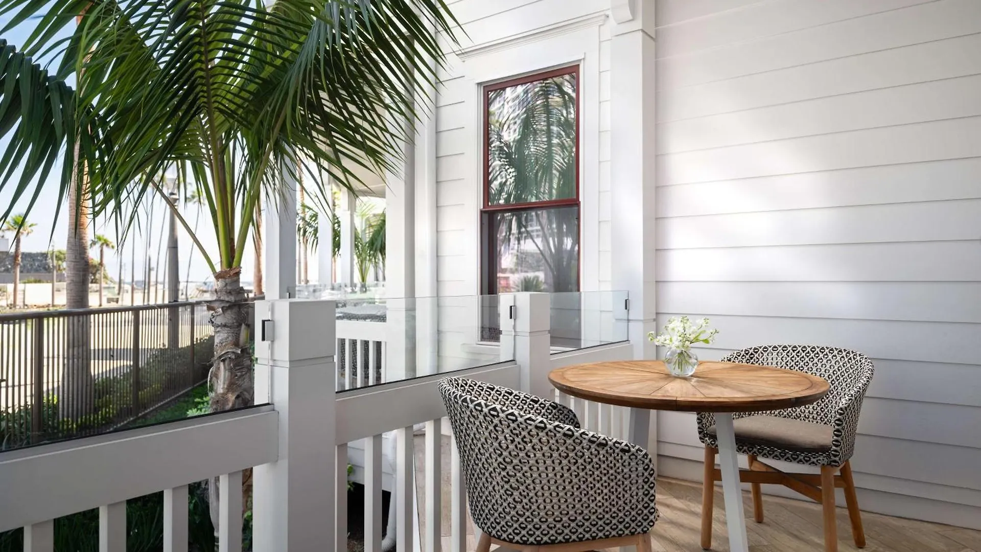 Resort Shore House At The Del, Lxr & 4*