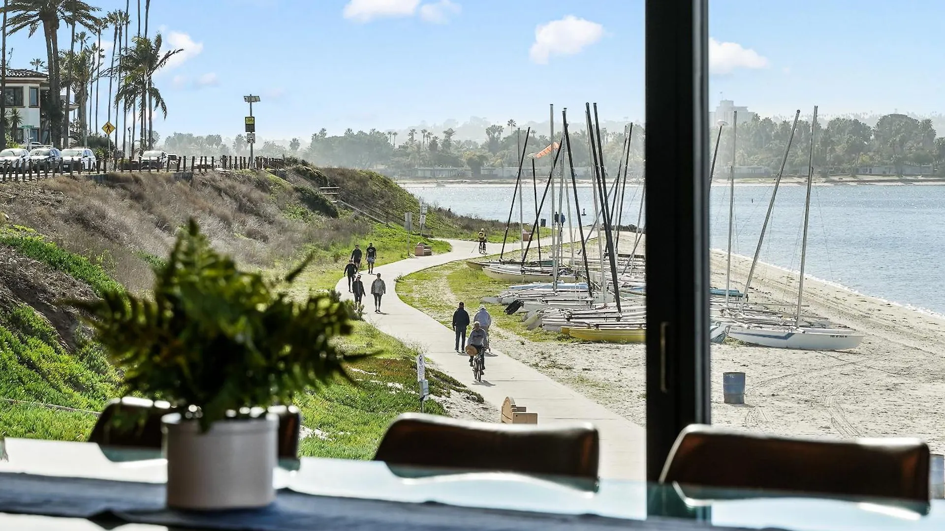 Mission Bay Dreams - W Bay Access, Parking, Pool & Holiday home *