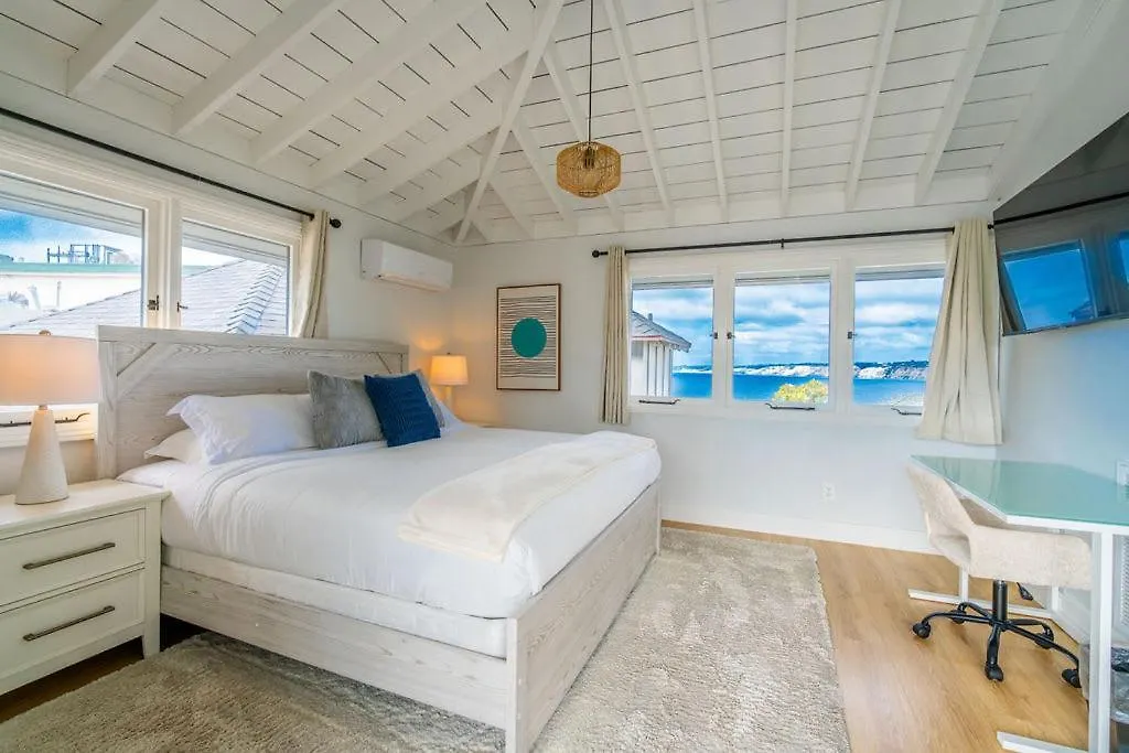 Holiday home Blue Water View In Prime Coastal Locale *