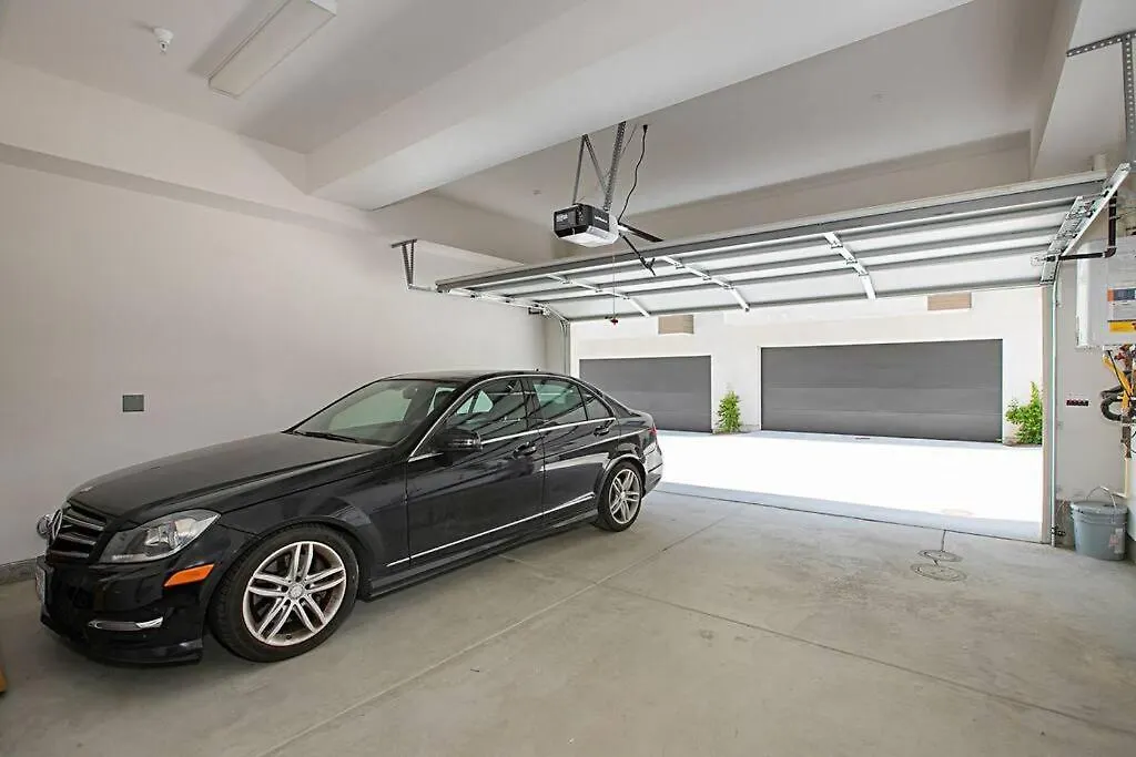 Luxury New With Private Rooftop, Downtown In Minutes