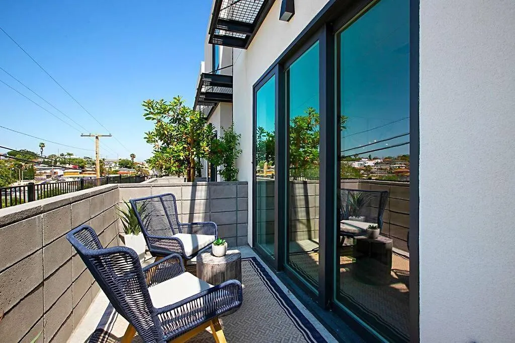 Luxury New With Private Rooftop, Downtown In Minutes *