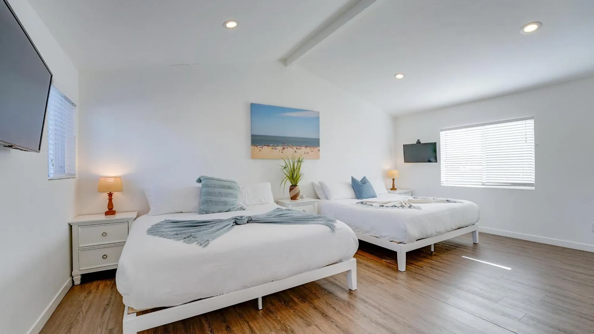Holiday home Shores Perfection - Spa, Ac, Pet Friendly, Parking, Fire Pit & Massive Private Yard!