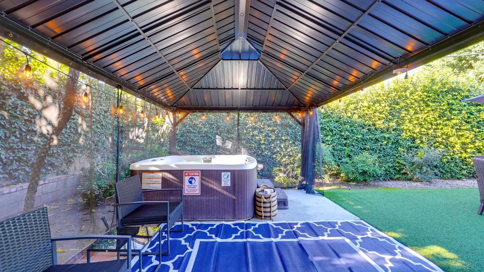 Holiday home Shores Perfection - Spa, Ac, Pet Friendly, Parking, Fire Pit & Massive Private Yard! San Diego