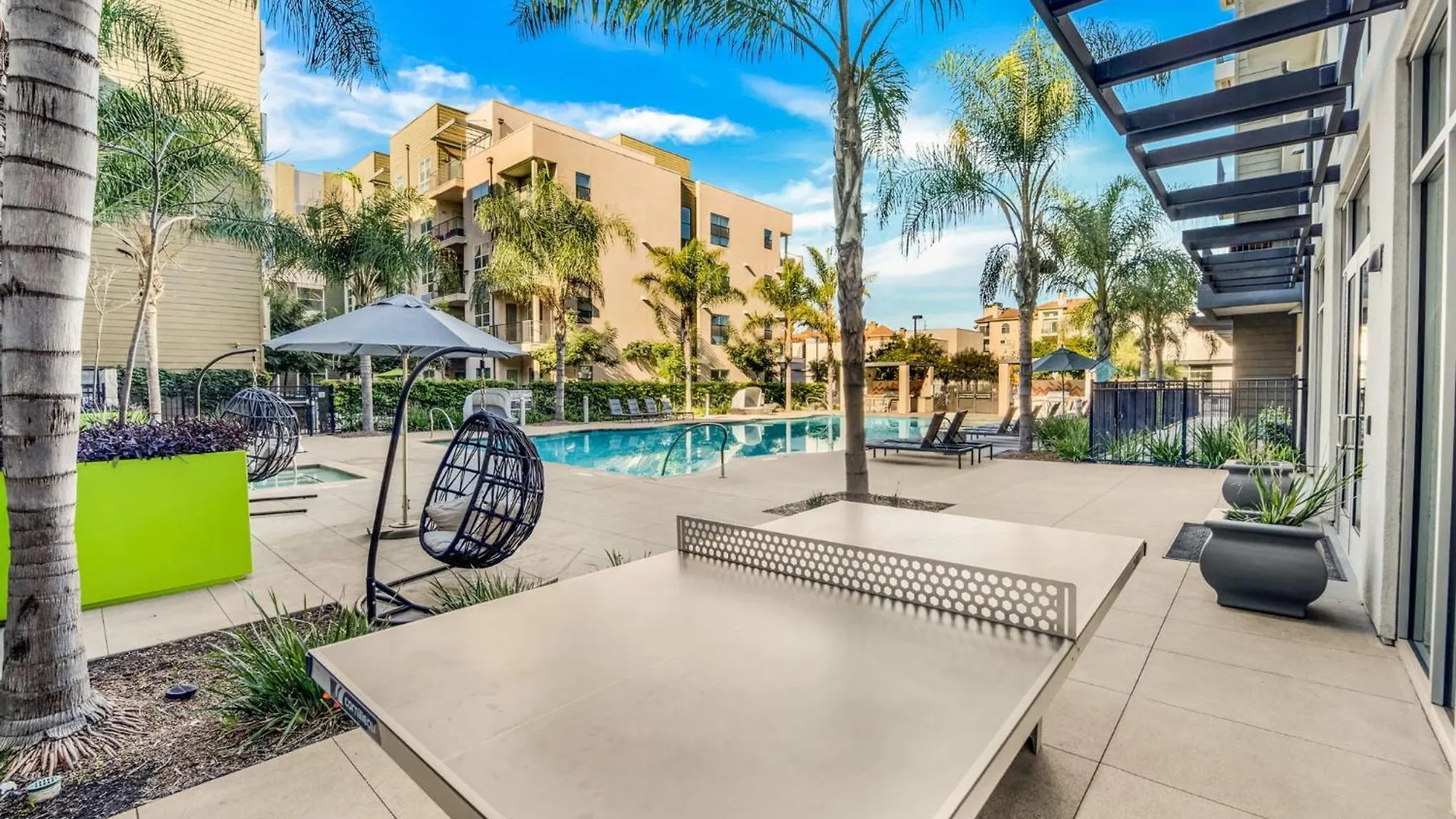 Pineapple Haven * San Diego