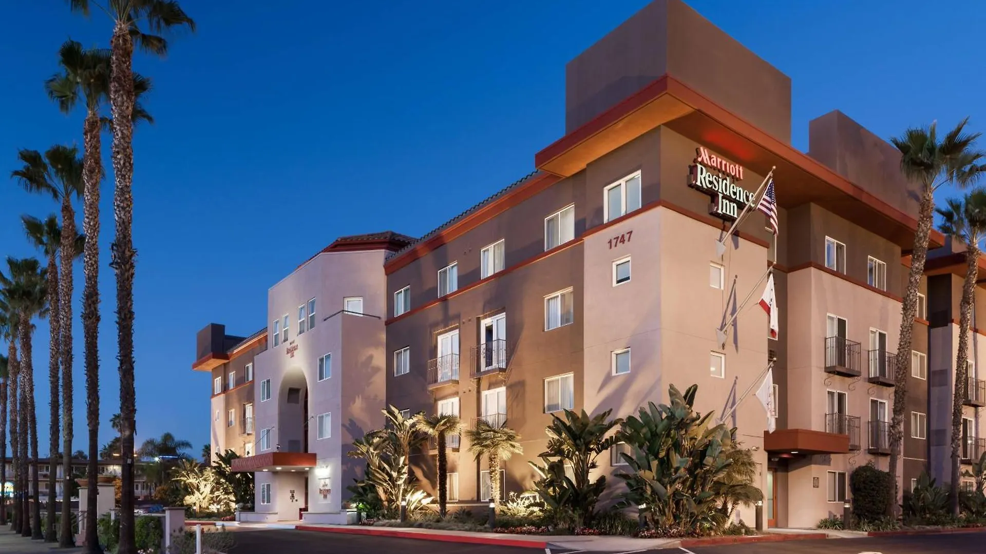 By Marriott Downtown 3*