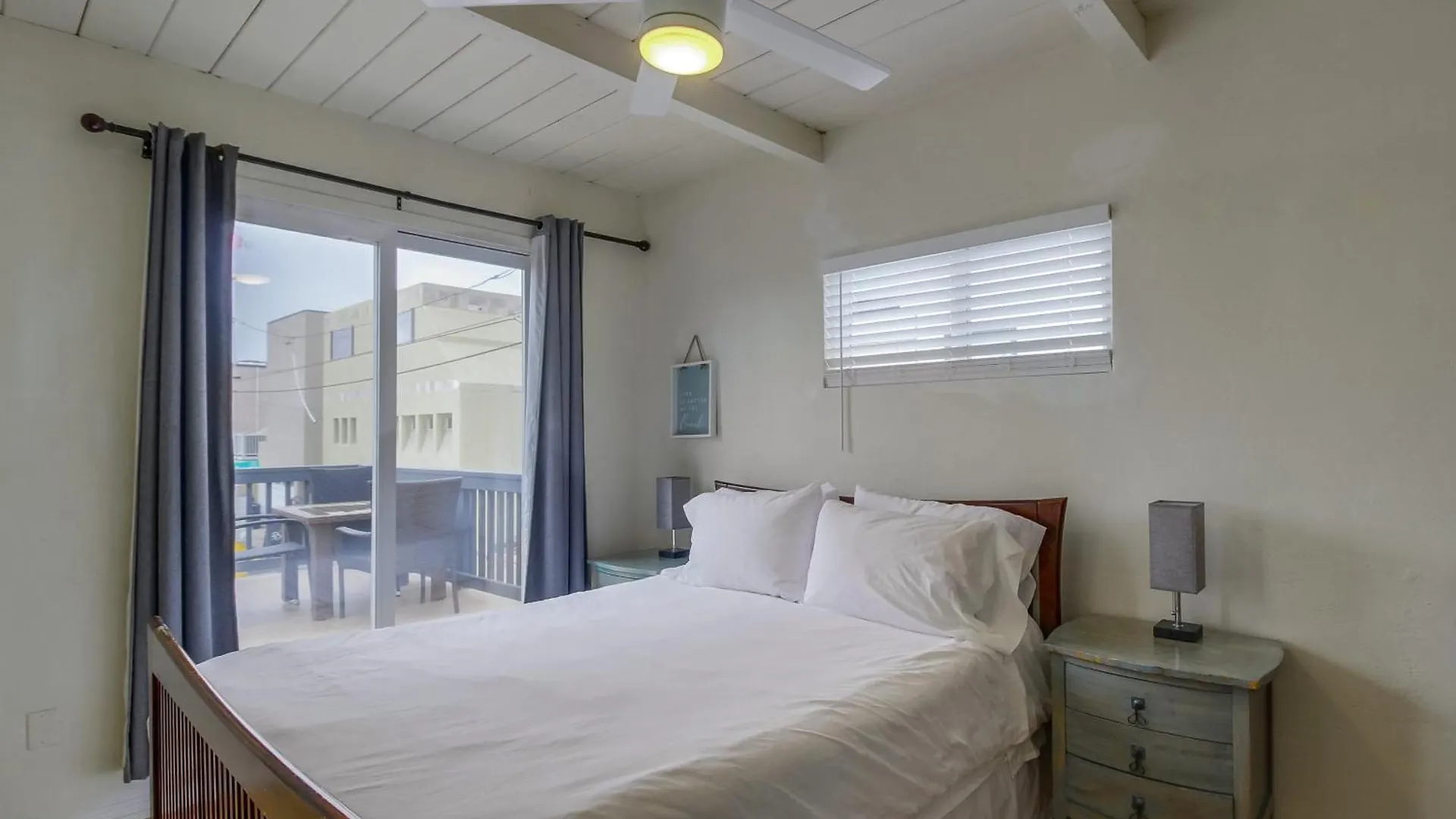 Holiday home Oceancatcher: Mission Beach Retreat With Ocean View *