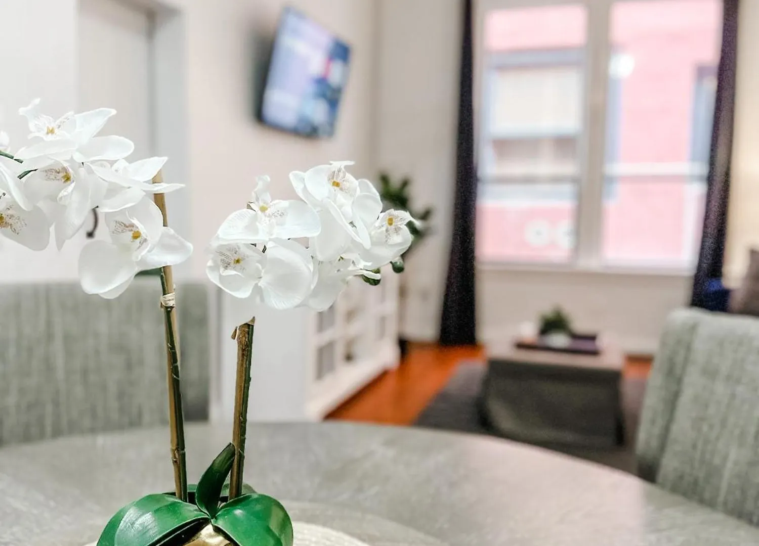Gaslamp 2bdrm - W Parking & 5 Beds #303