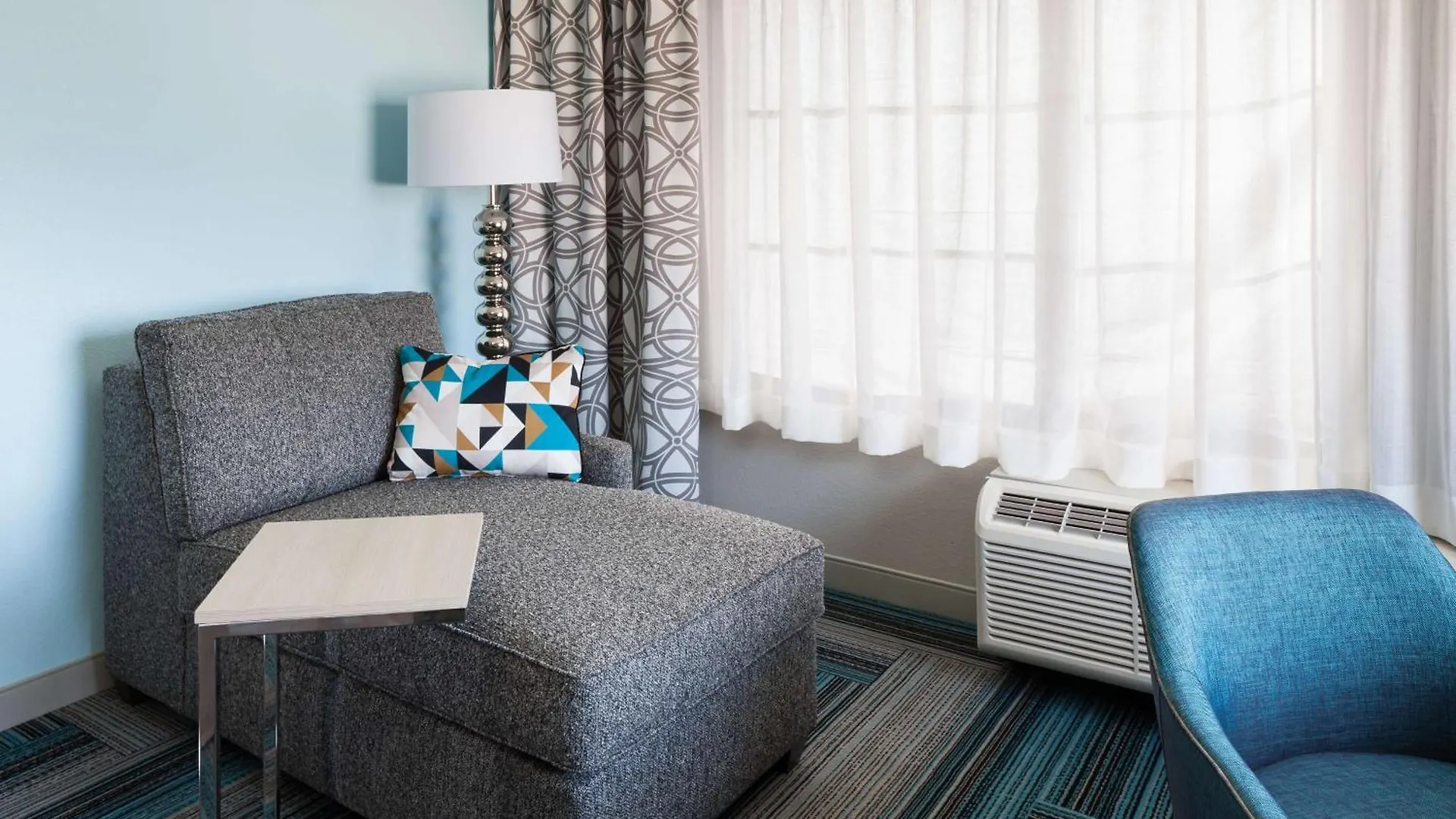 Hampton Downtown 3*