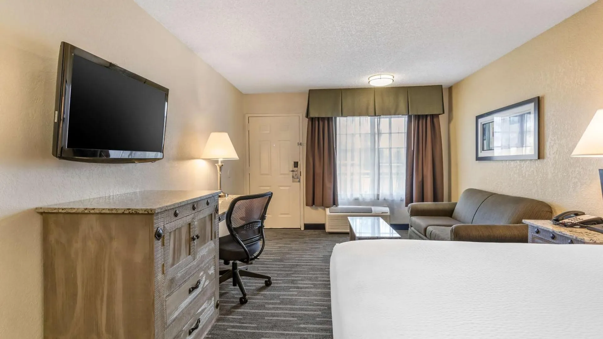 Western Americana Hotel