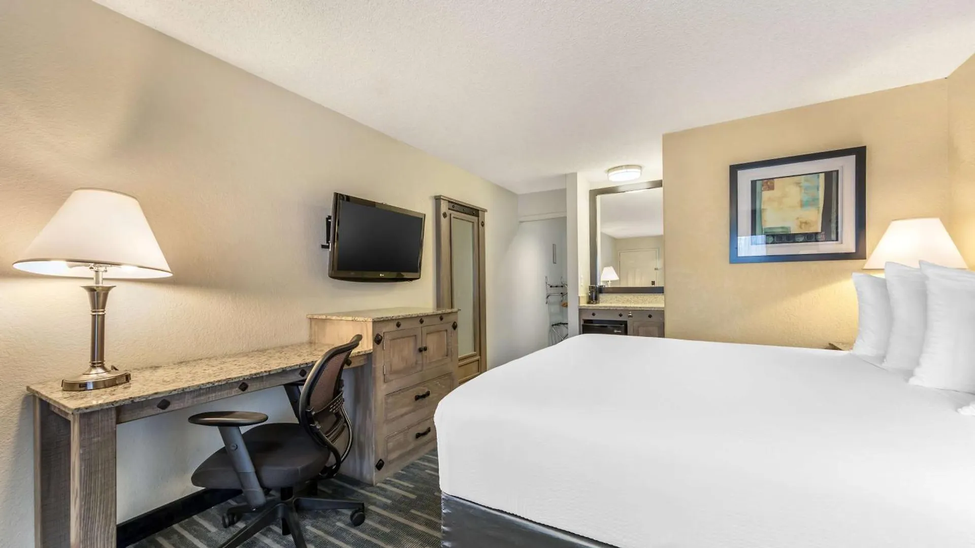 Western Americana Hotel 3*