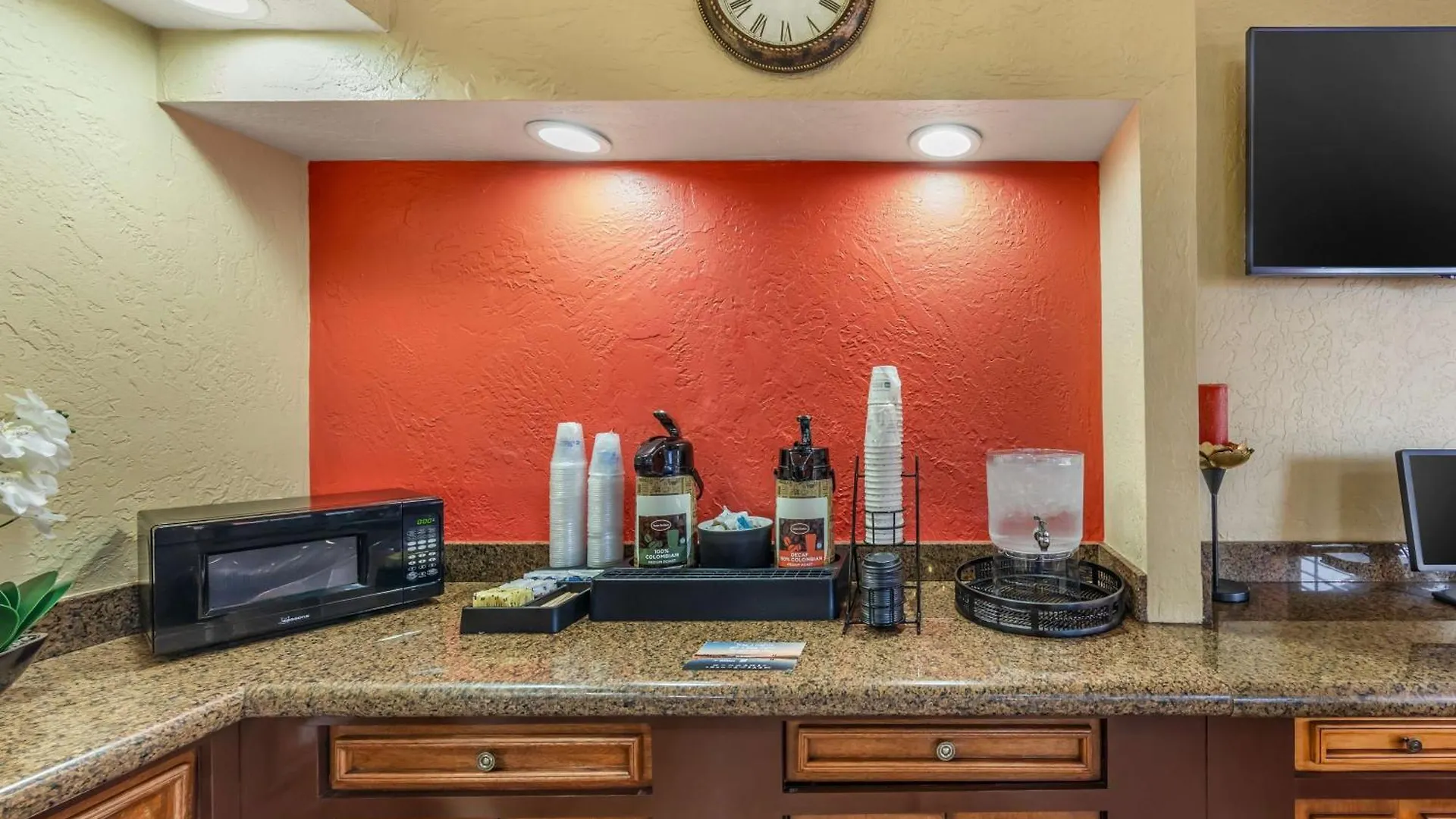 Western Americana Hotel 3*