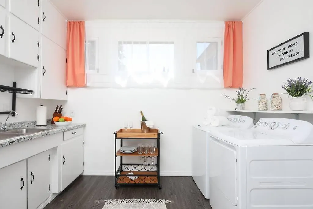 3 Bedroom 2 Bath House With Parking - 10 Guests *