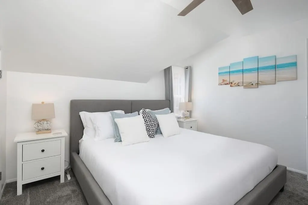 3 Bedroom 2 Bath House With Parking - 10 Guests Holiday home San Diego