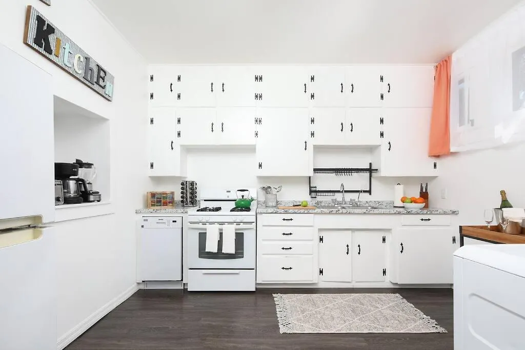 3 Bedroom 2 Bath House With Parking - 10 Guests San Diego