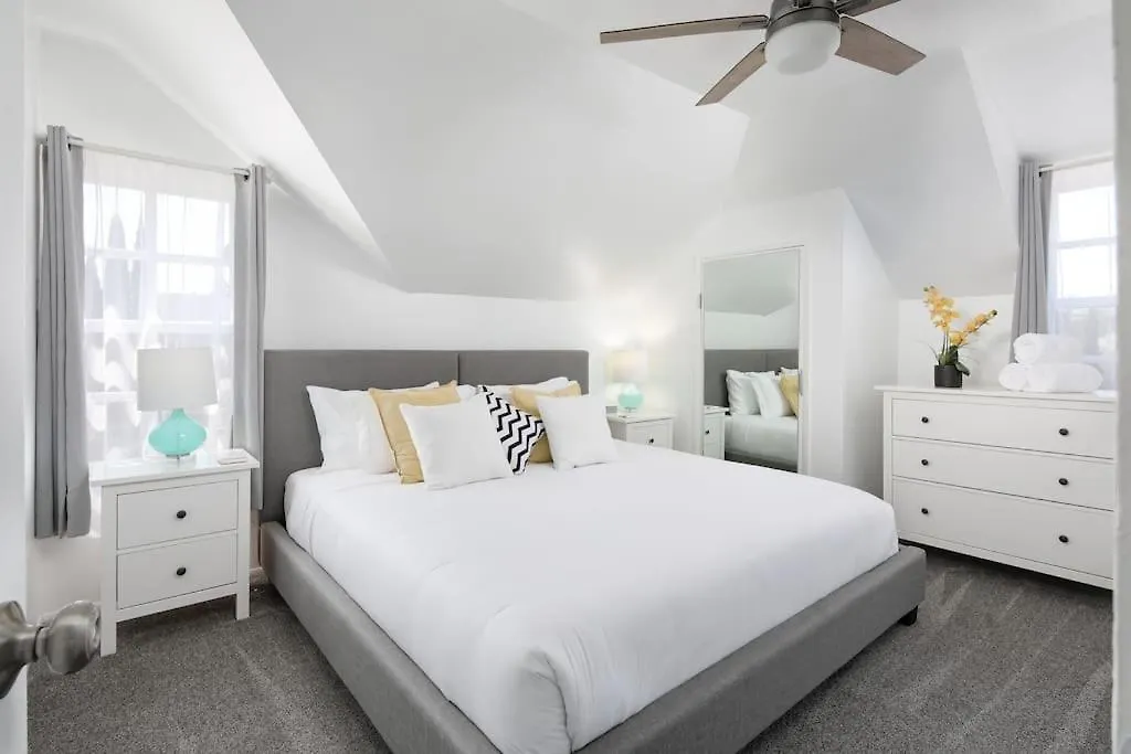 Holiday home 3 Bedroom 2 Bath House With Parking - 10 Guests San Diego