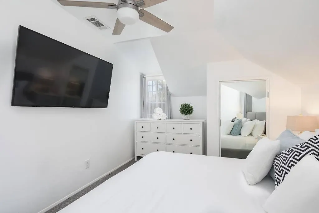 3 Bedroom 2 Bath House With Parking - 10 Guests * San Diego