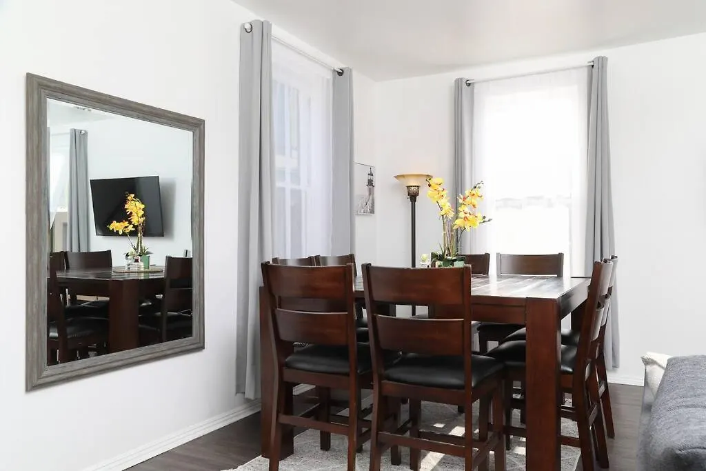3 Bedroom 2 Bath House With Parking - 10 Guests