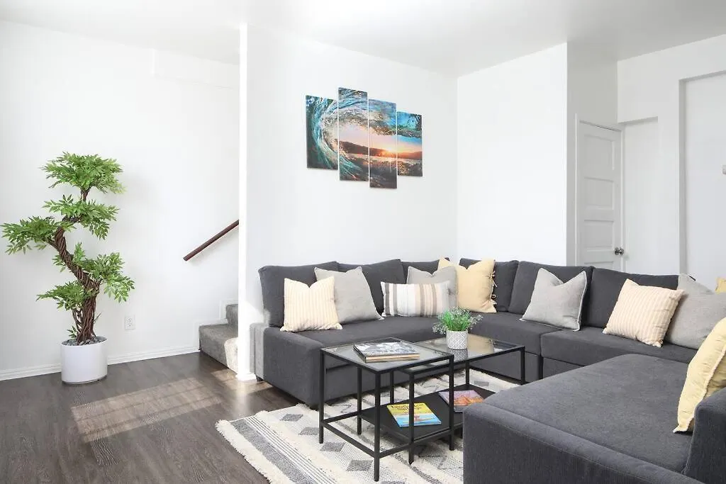 Holiday home 3 Bedroom 2 Bath House With Parking - 10 Guests San Diego