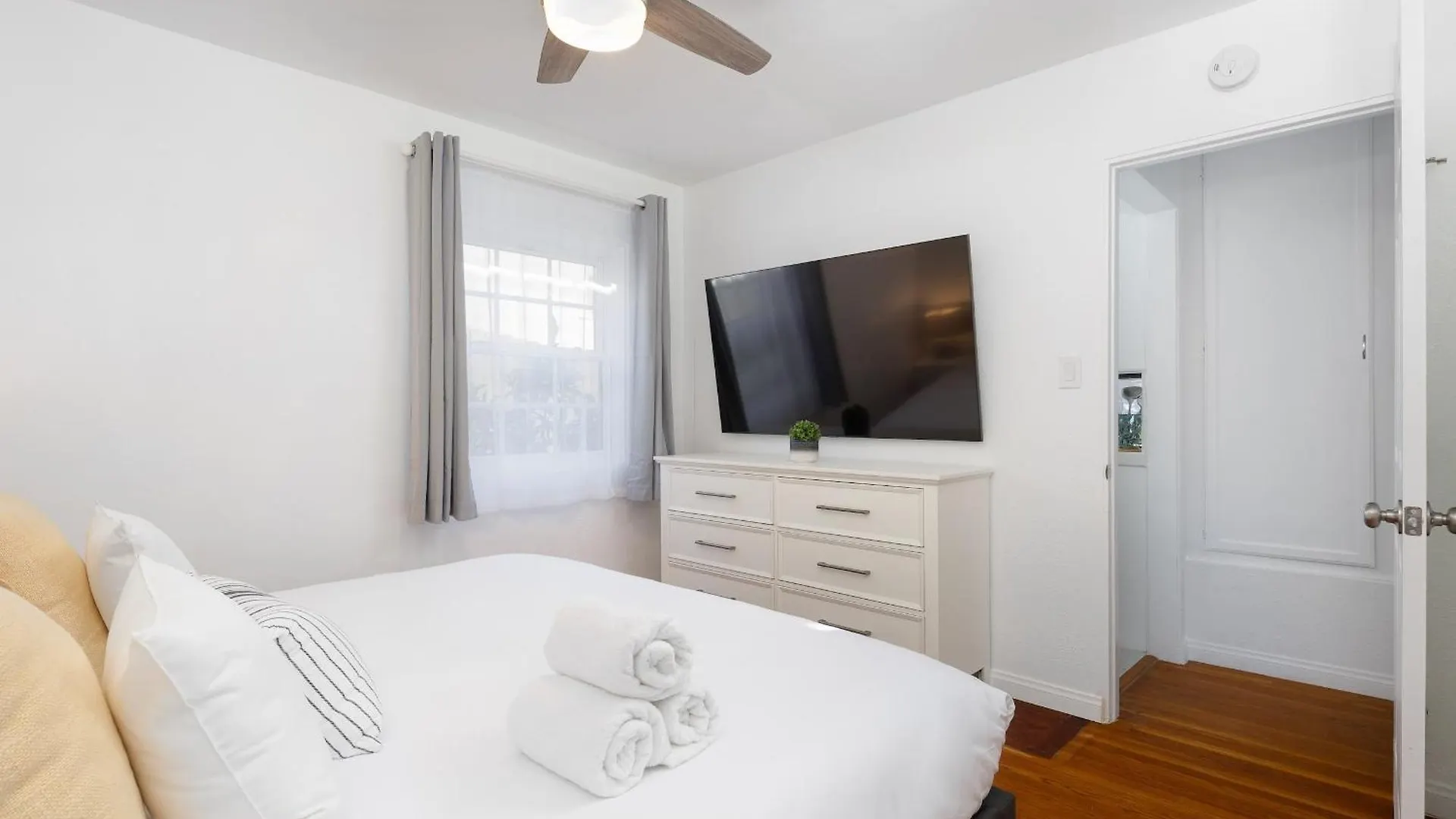 2 Bedroom - Ocean View Hot Tub Parking - 8 Guest *