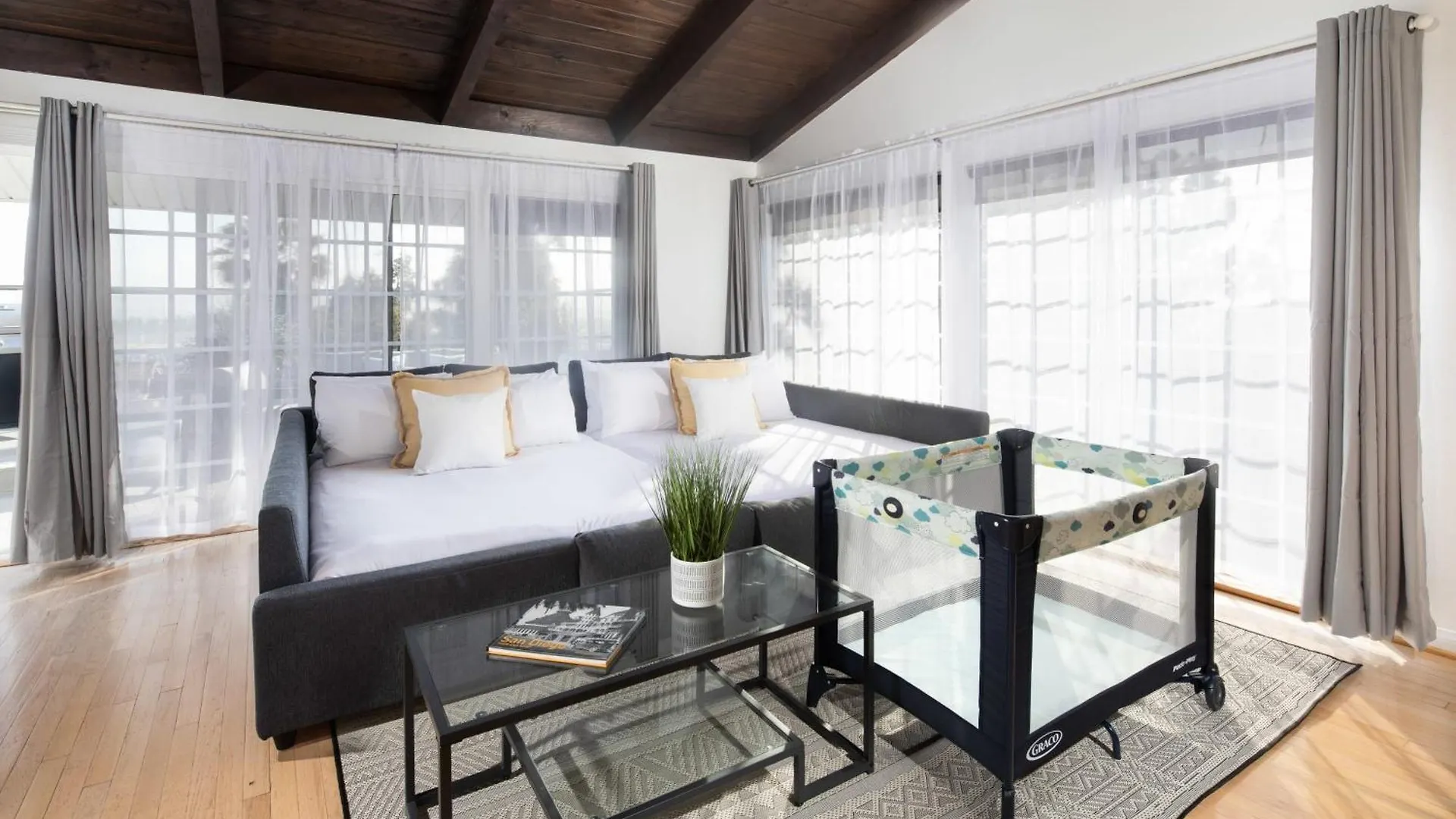 4 Bedroom 2 Bath With Ocean View Hot Tub Parking
