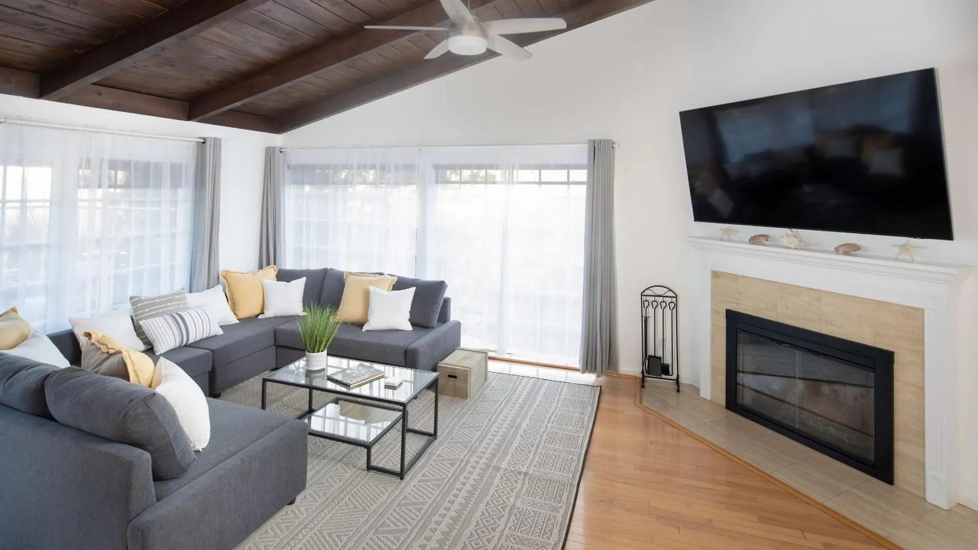 Holiday home 4 Bedroom 2 Bath With Ocean View Hot Tub Parking *