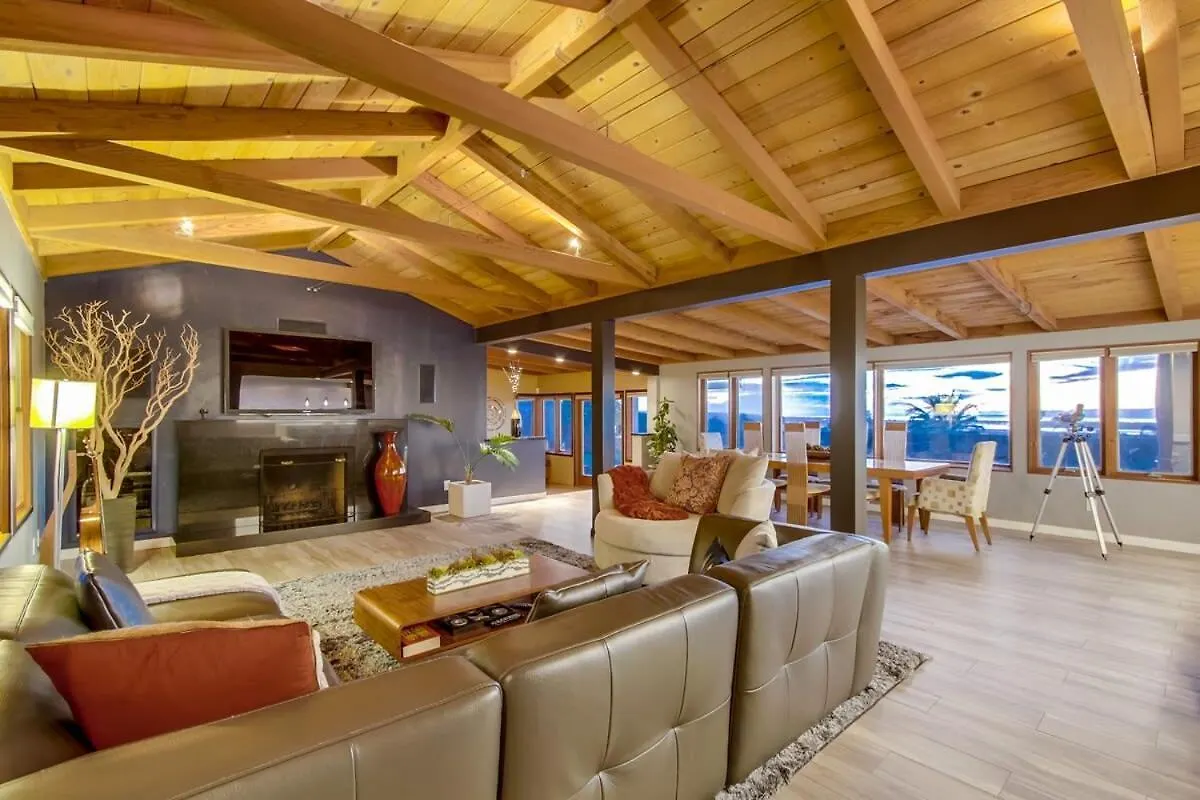 Holiday home Panoramic Ocean Sunset Views With Heated Pool & Location *
