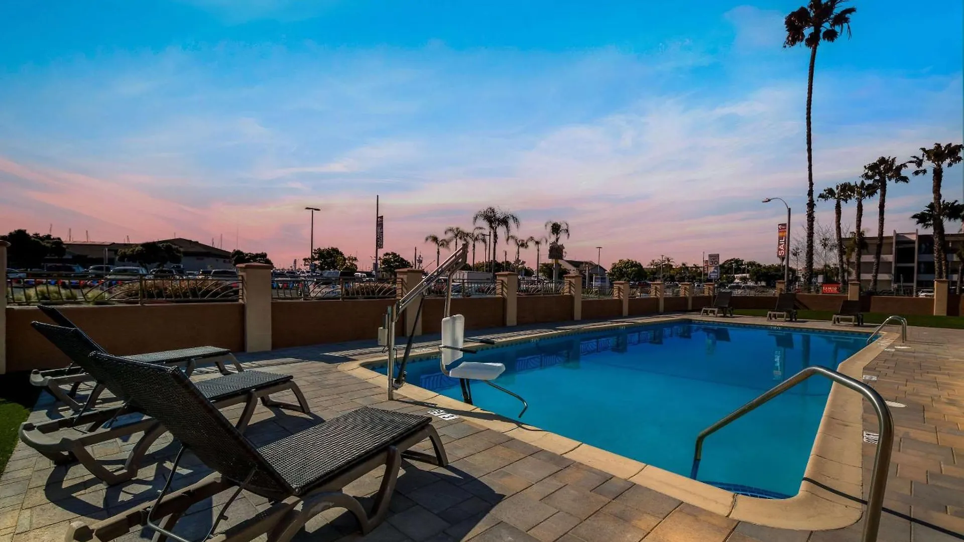 Inn Comfort Airport At The Harbor San Diego