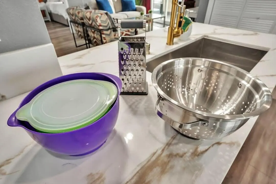 Apartment Professionals-restaurants-fastwifi-a C-desk- Pets San Diego