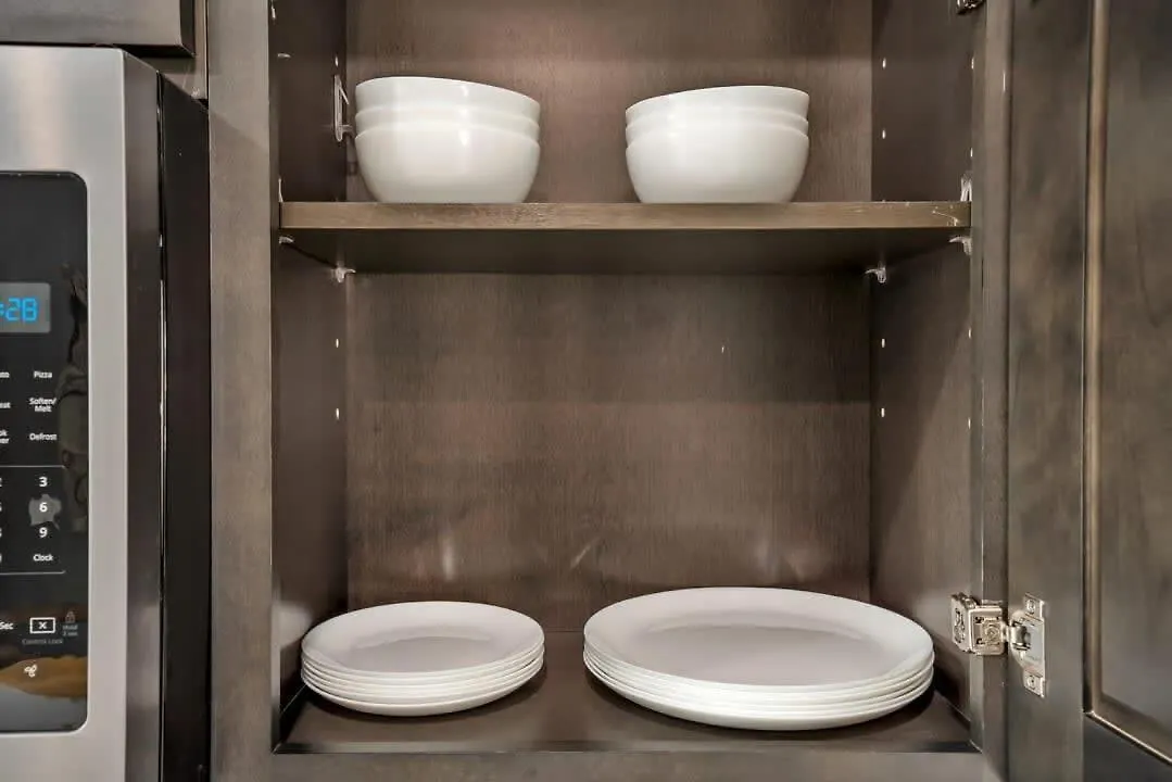 Apartment Professionals-restaurants-fastwifi-a C-desk- Pets