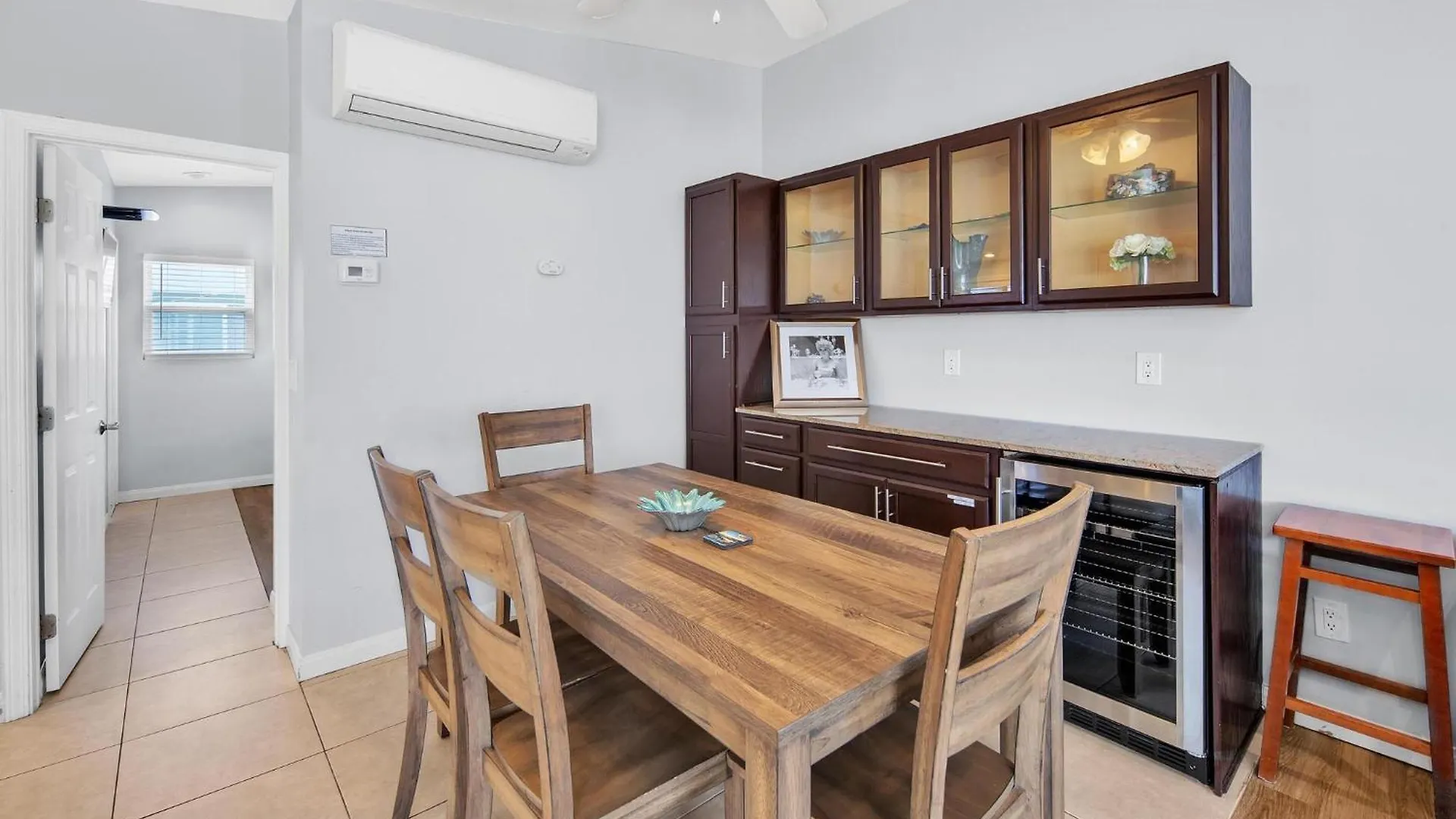 Stunning Haven! Steps To The & Pet Friendly! Holiday home *
