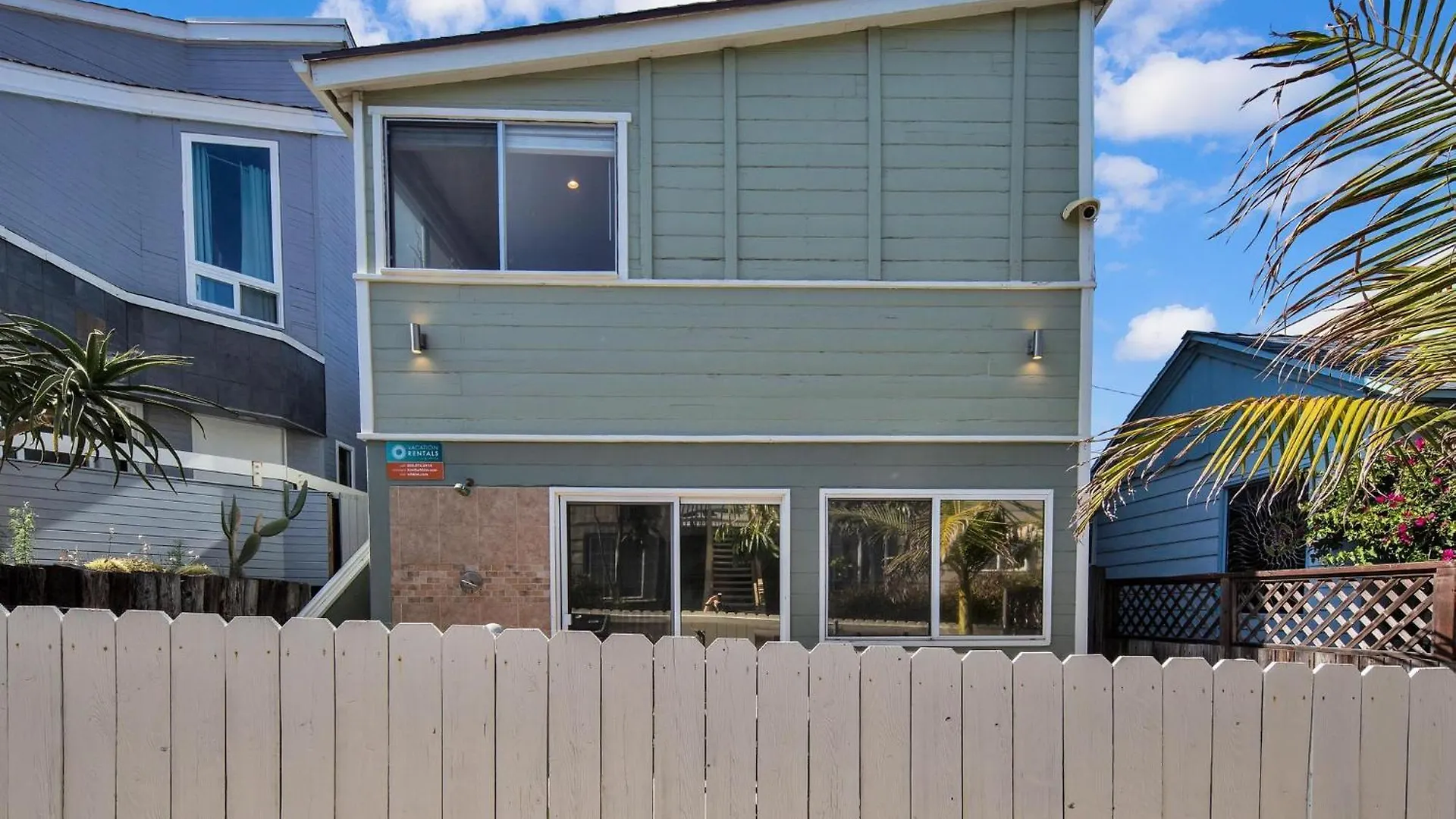 Stunning Haven! Steps To The & Pet Friendly! Holiday home *