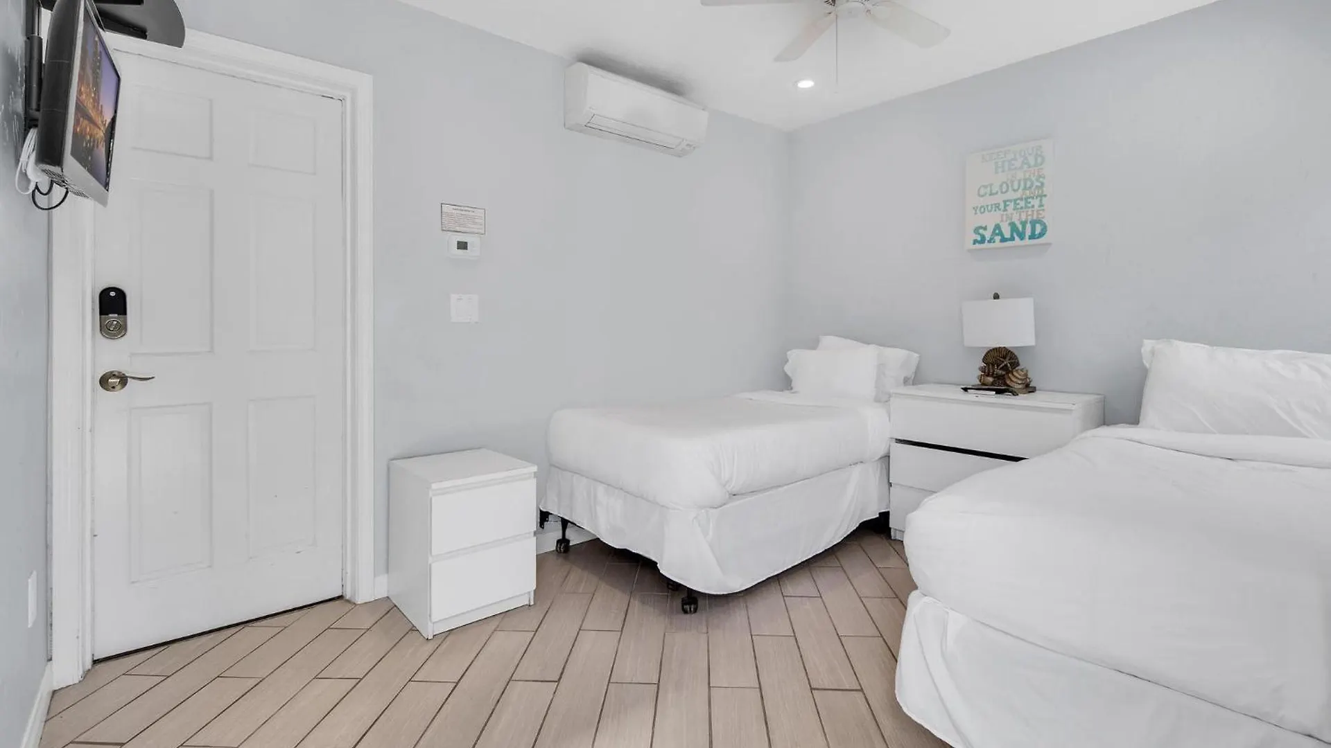 Holiday home Stunning Haven! Steps To The & Pet Friendly! *