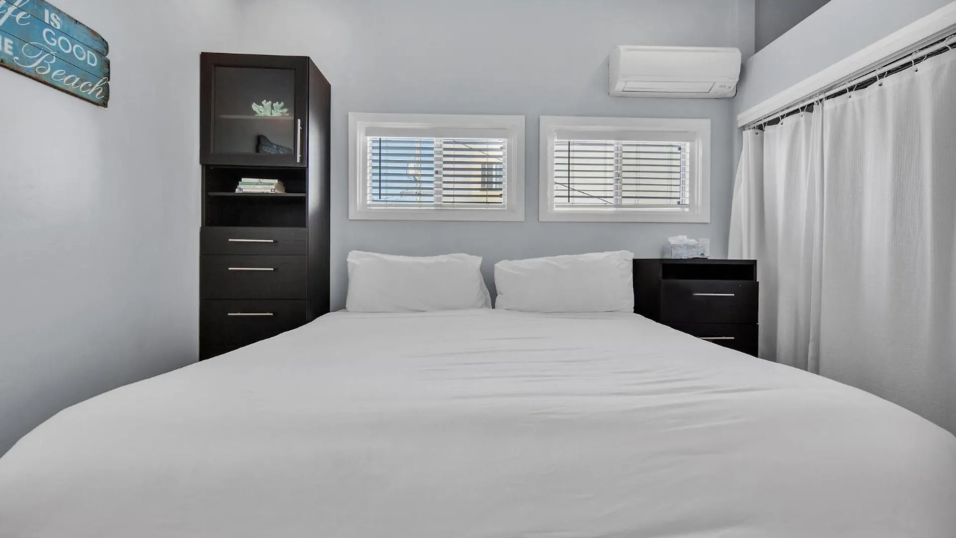 Stunning Haven! Steps To The & Pet Friendly! Holiday home San Diego