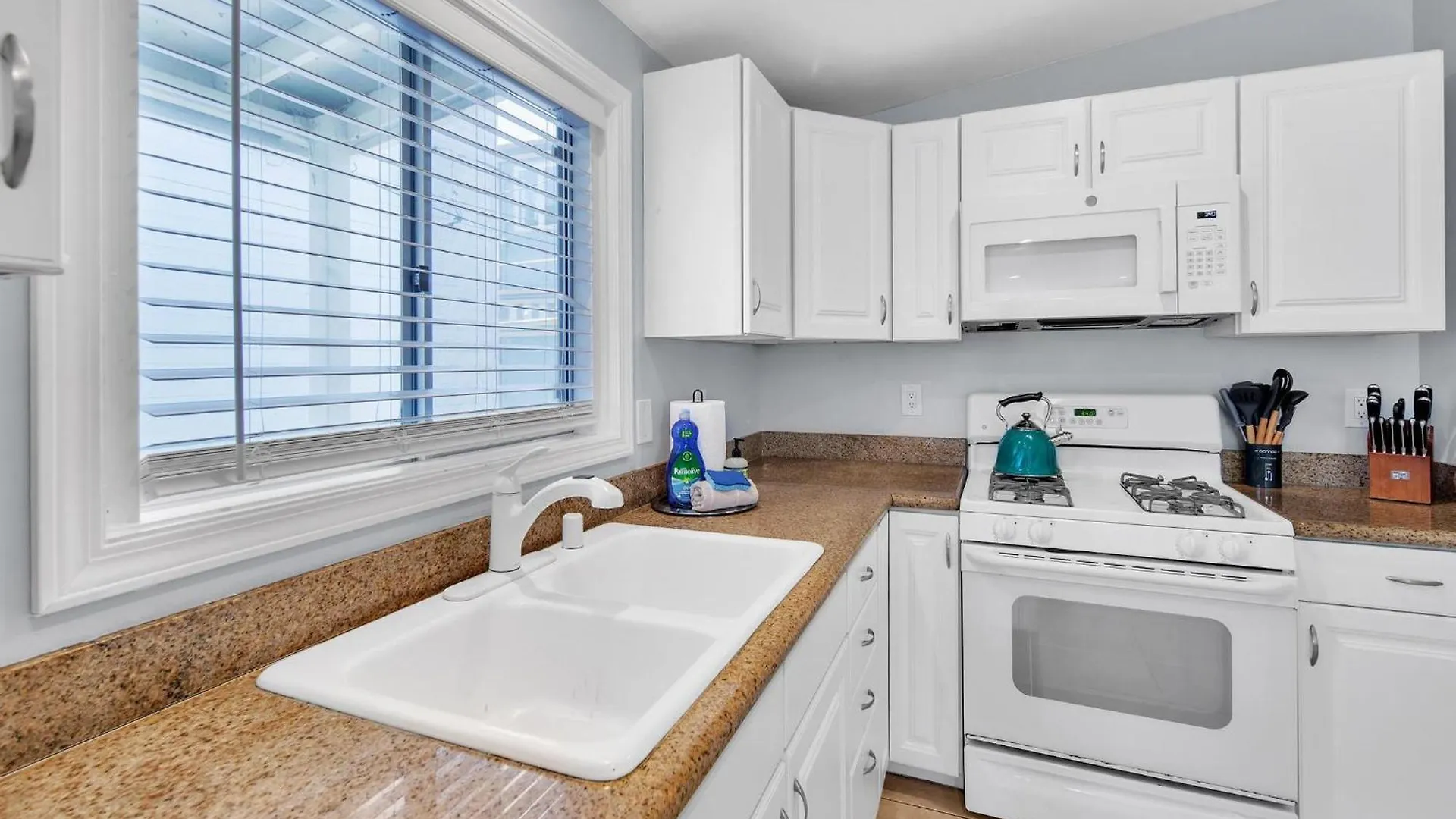 Holiday home Stunning Haven! Steps To The & Pet Friendly! *