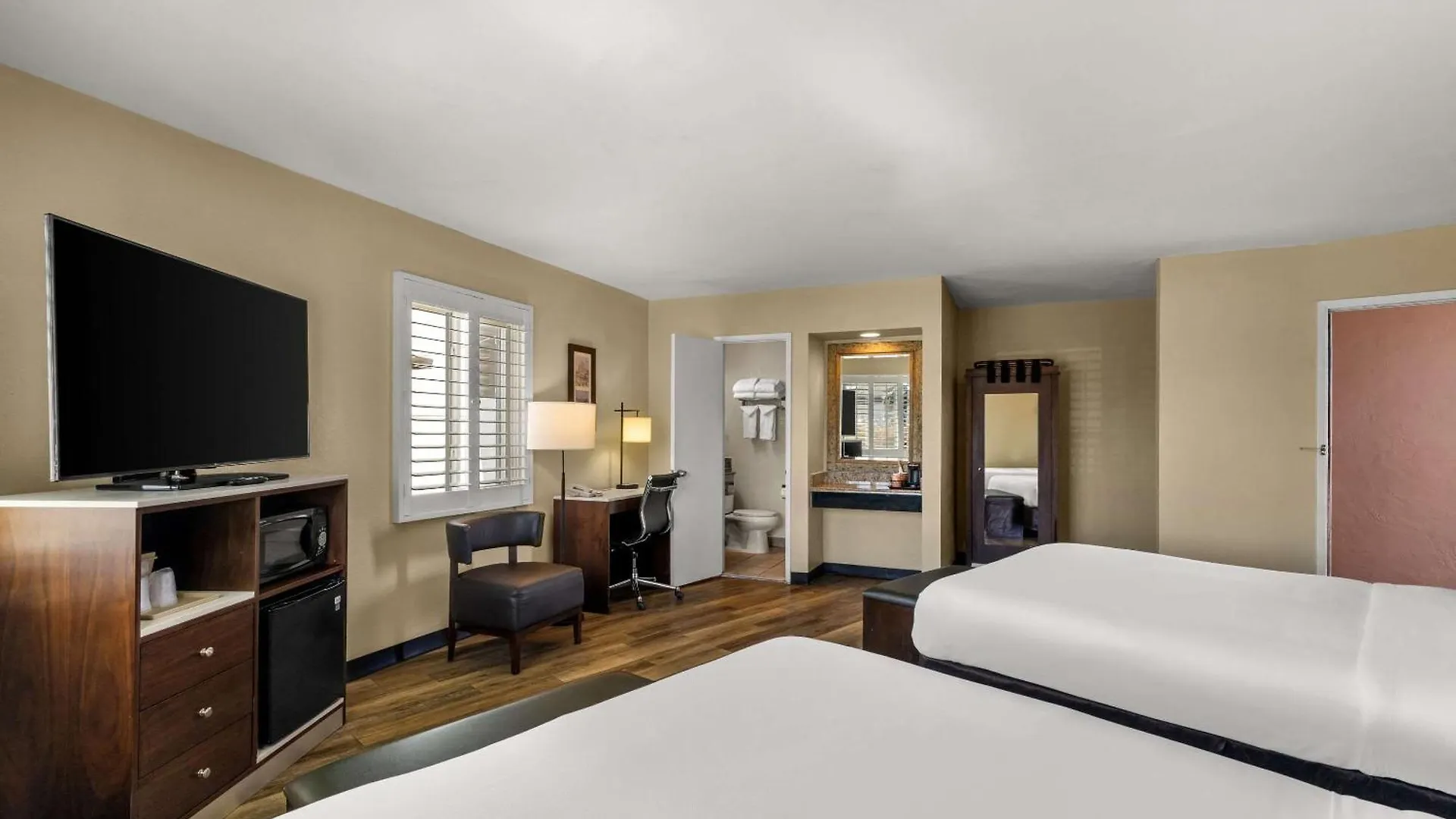 Inn Comfort Airport At The Harbor 2*