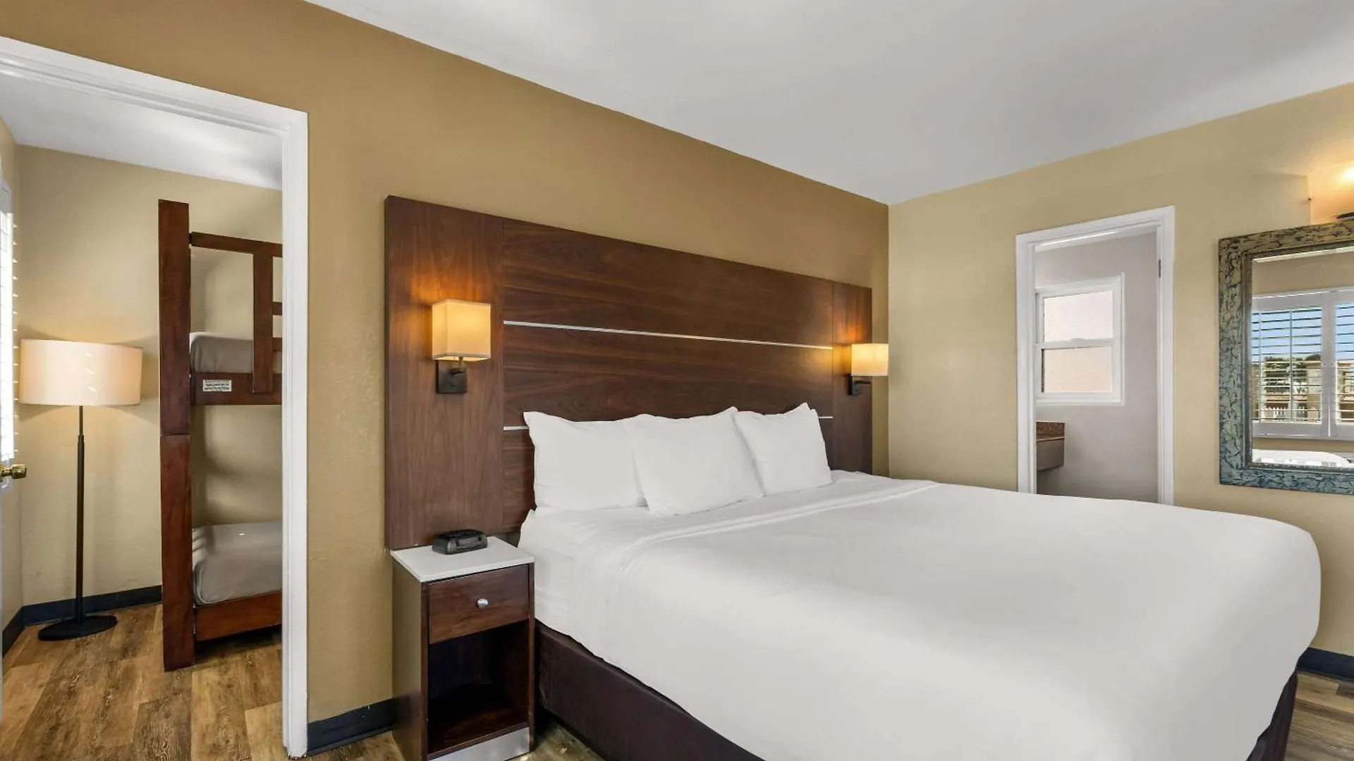 Inn Comfort Airport At The Harbor San Diego