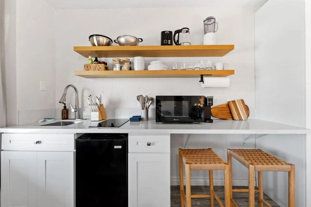 Charming Retreat By Rather Be Apartment