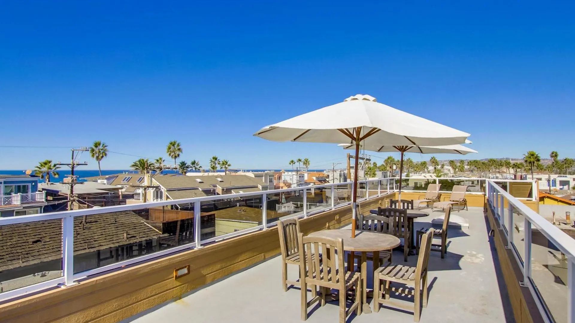 Massive With Ocean View & Amazing Rooftop