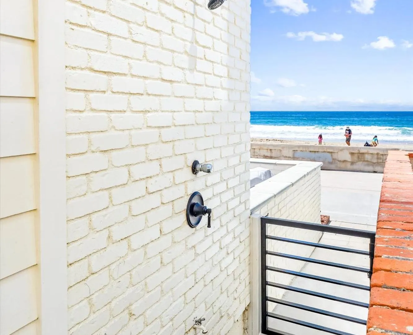 Entire Upper Oceanfront Masterpiece With Rooftop Holiday home *